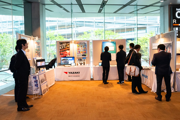 企業展示の様子